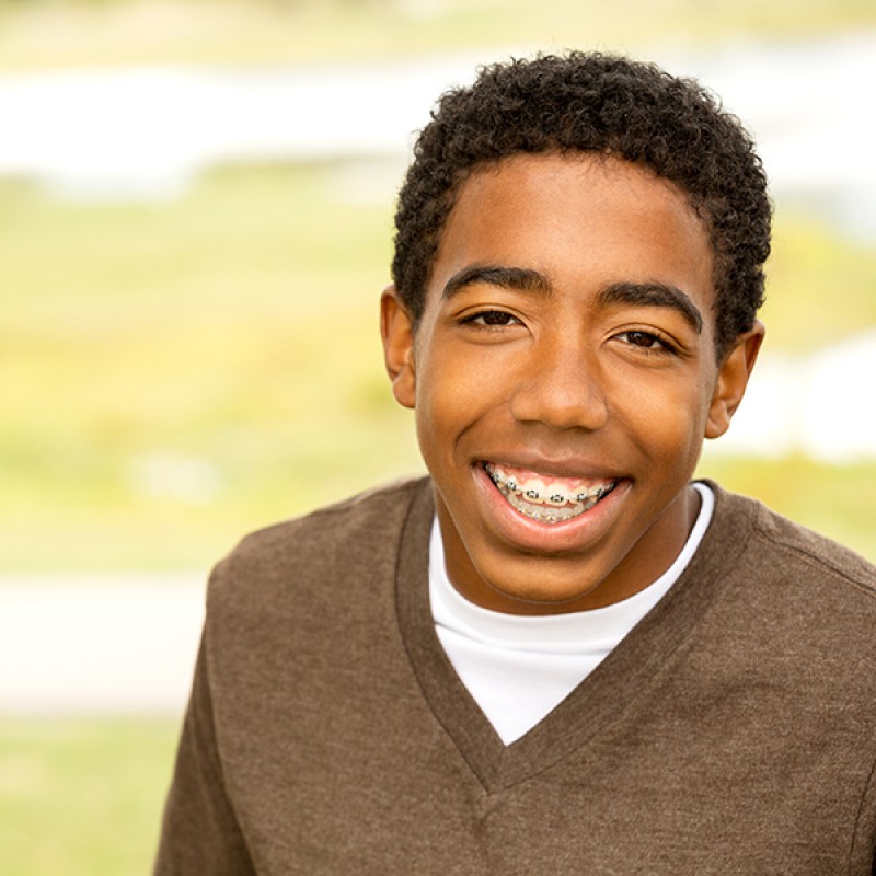 Picture of a young man wearing braces